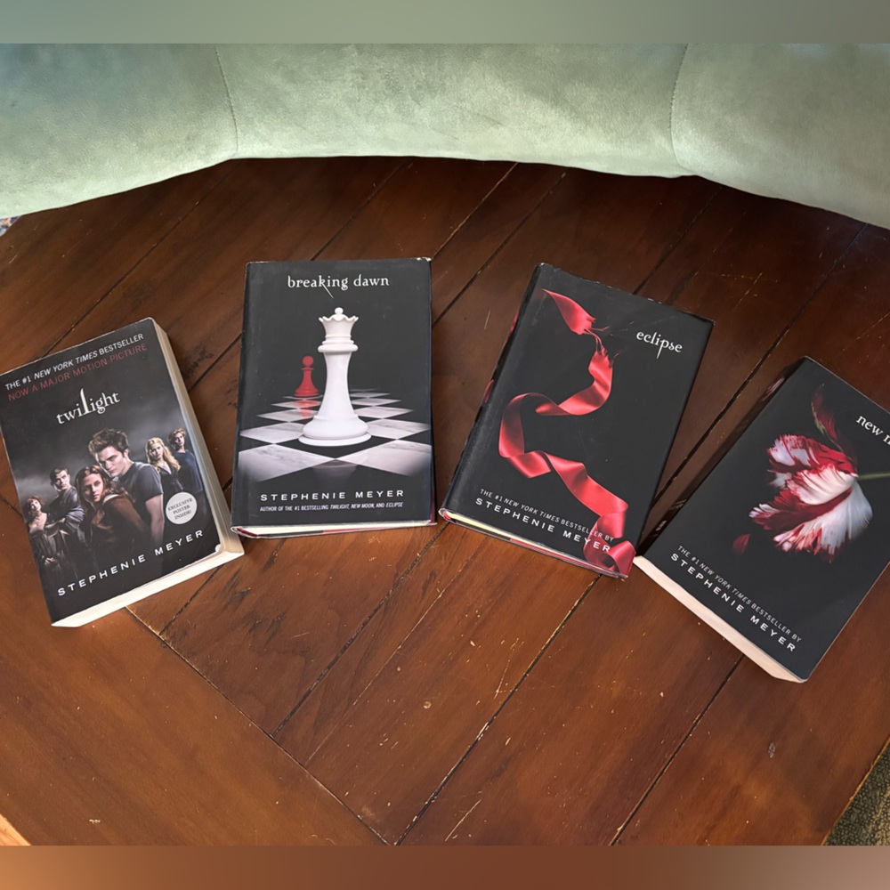 Twilight Saga Collection Set by Stephenie Meyer (Hardcover & Paperback) 4 Books